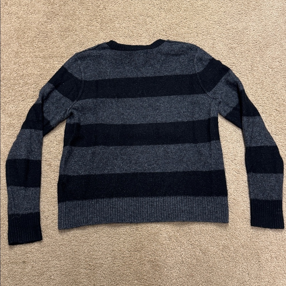 Calvin Klein women’s sweater. Small - Picture 5 of 6